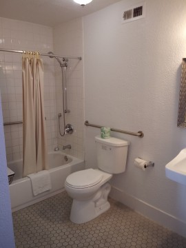 Premier Inns Thousand Oaks - Accessible Private Bathroom