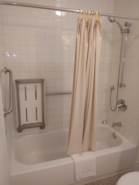 Premier Inns Thousand Oaks - Accessible Private Bathroom