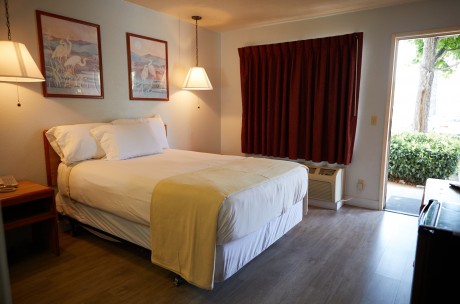 Premier Inns Thousand Oaks - Accessible Queen Room